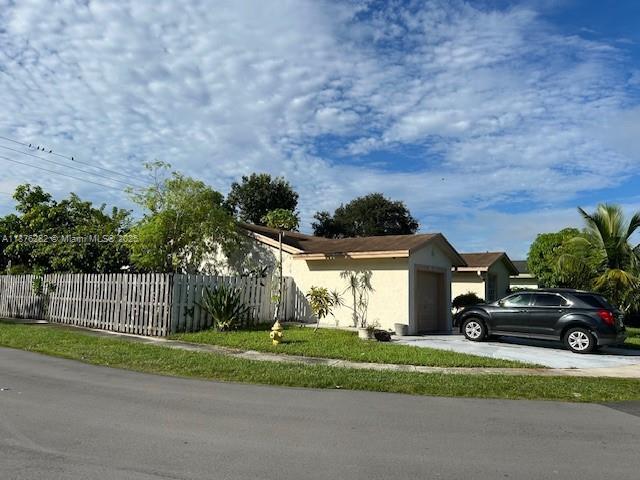 9604 NW 49th St in Sunrise, FL - Building Photo - Building Photo