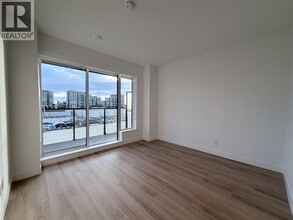 7977 Lansdowne Rd in Richmond, BC - Building Photo - Building Photo