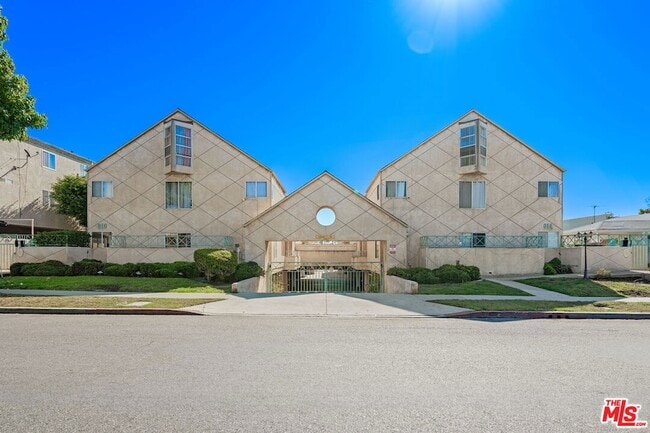 610 Venice Way in Inglewood, CA - Building Photo - Building Photo