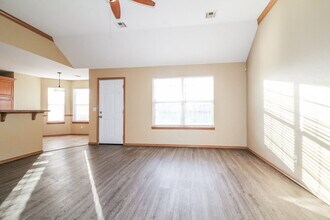 4009 Notting Hill Dr in Moore, OK - Building Photo - Building Photo