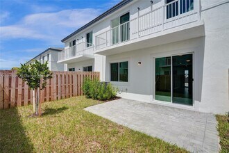 732 SE 13th Ct in Homestead, FL - Building Photo - Building Photo