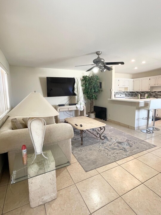 419 Brittany Dr in Delray Beach, FL - Building Photo