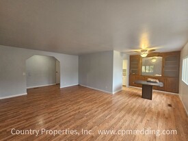 12017 Daut Rd in Redding, CA - Building Photo - Building Photo