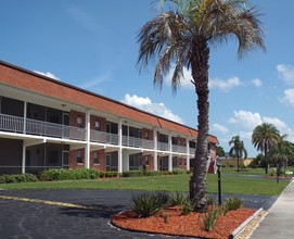 Lake Tarpon Apartments in Palm Harbor, FL - Building Photo - Building Photo