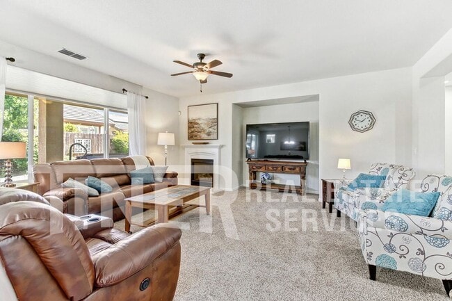 9812 Westminster Way in Elk Grove, CA - Building Photo - Building Photo
