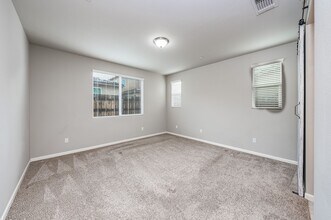 3555 Encino Ave in Clovis, CA - Building Photo - Building Photo