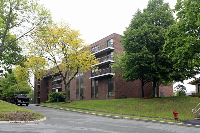 Mountain View Terrace in Stoneham, MA - Foto de edificio - Building Photo