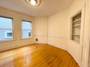 17 Sachem St, Unit 2 in Boston, MA - Foto de edificio - Building Photo