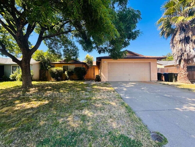 property at 6841 Castleberry Cir