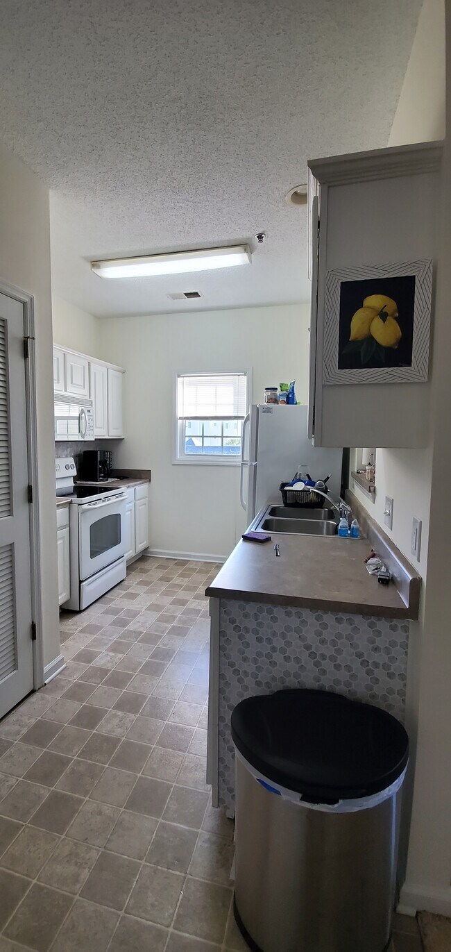 2090 Cross Gate Blvd, Unit 20 in Myrtle Beach, SC - Foto de edificio - Building Photo