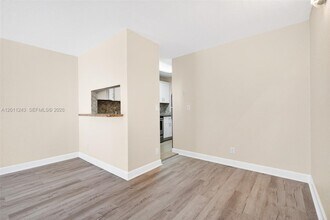 1028 Twin Lakes Dr in Coral Springs, FL - Building Photo - Building Photo