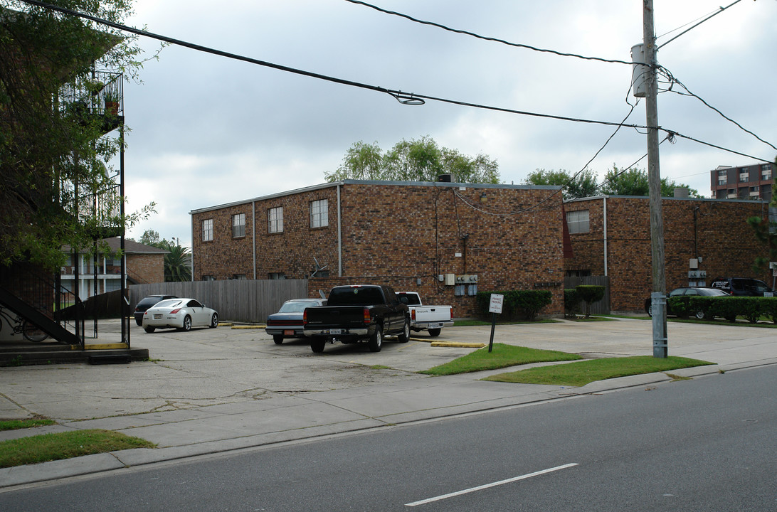 2605 Transcontinental Dr in Metairie, LA - Foto de edificio