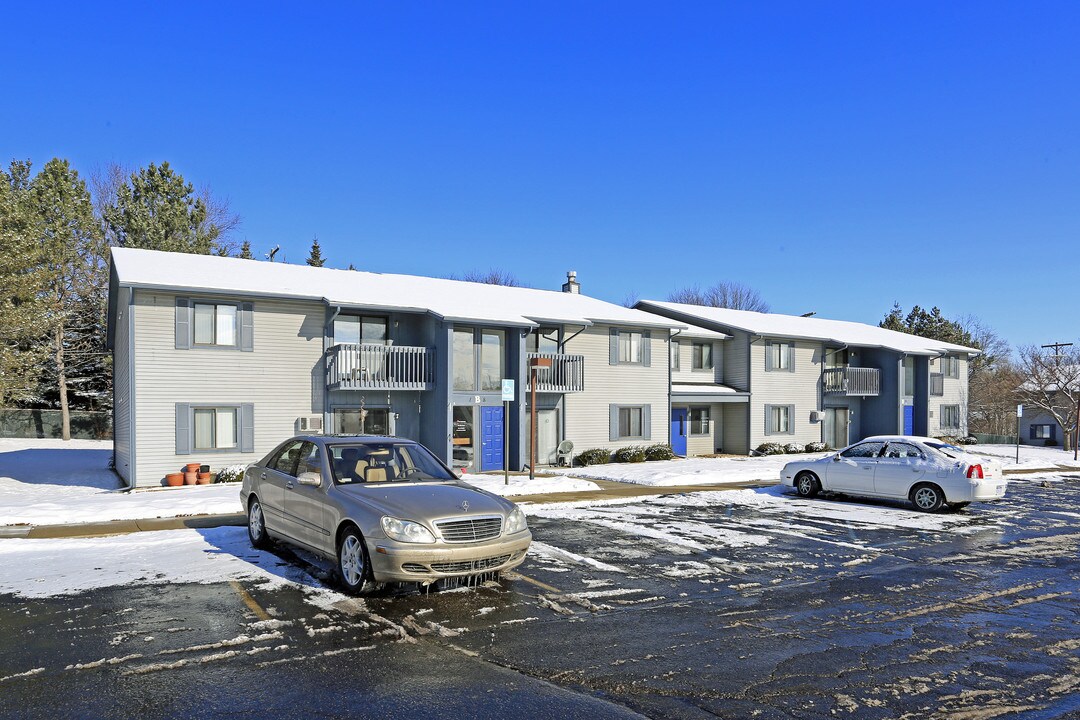 Clairewood Apartments in St Clair, MI - Building Photo