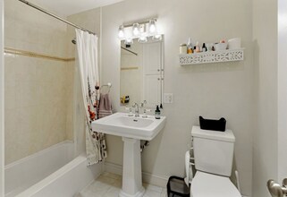 28 Atlantic Ave, Unit 414 in Boston, MA - Building Photo - Building Photo