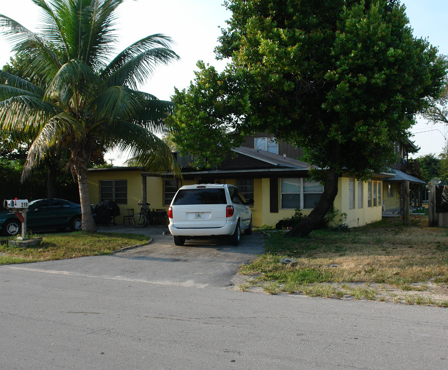 218 SW 14th Ct in Fort Lauderdale, FL - Building Photo