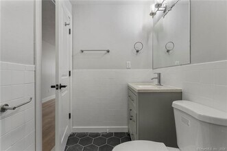 280 Collins St, Unit 412 in Hartford, CT - Building Photo - Building Photo