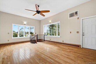333 Lake Dr in Lake Peekskill, NY - Building Photo - Building Photo