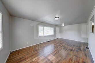 4660 E 39th St in Indianapolis, IN - Foto de edificio - Building Photo