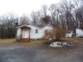18 Kelly Hill Rd in Otisville, NY - Building Photo