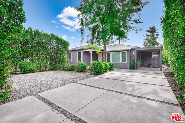property at 23018 Leonora Dr