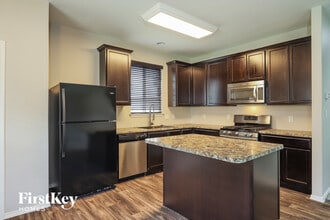 3422 Coahuila Way in San Antonio, TX - Foto de edificio - Building Photo