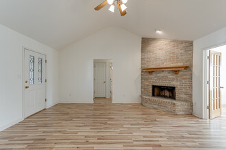 1319 Dime Box Cir in New Braunfels, TX - Building Photo - Building Photo