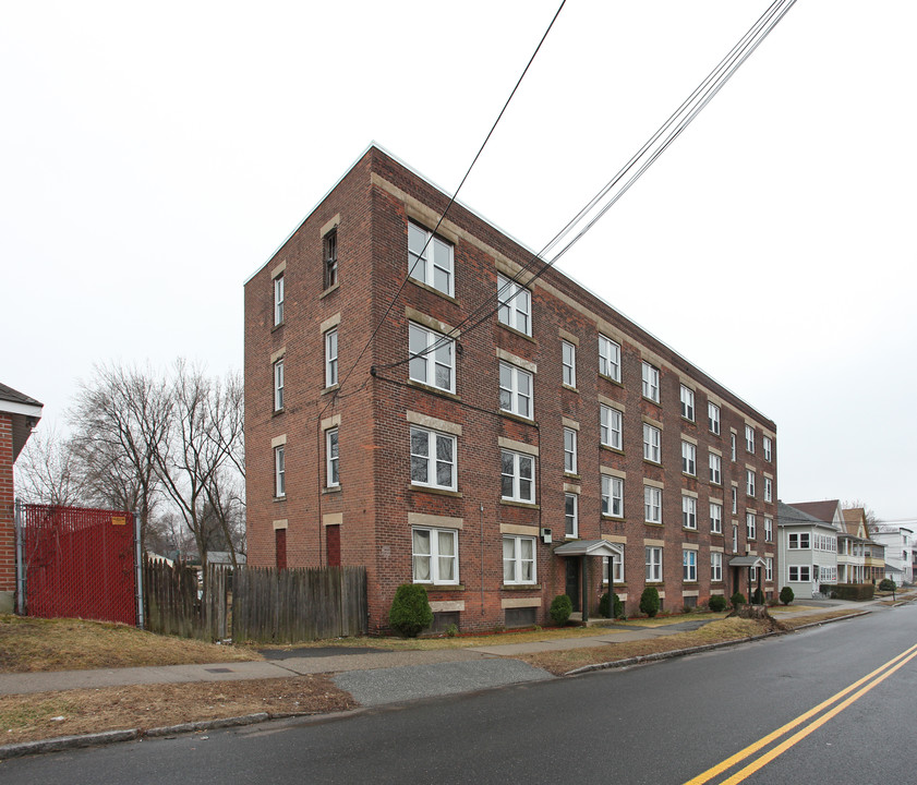 1185 Grattan St in Chicopee, MA - Foto de edificio