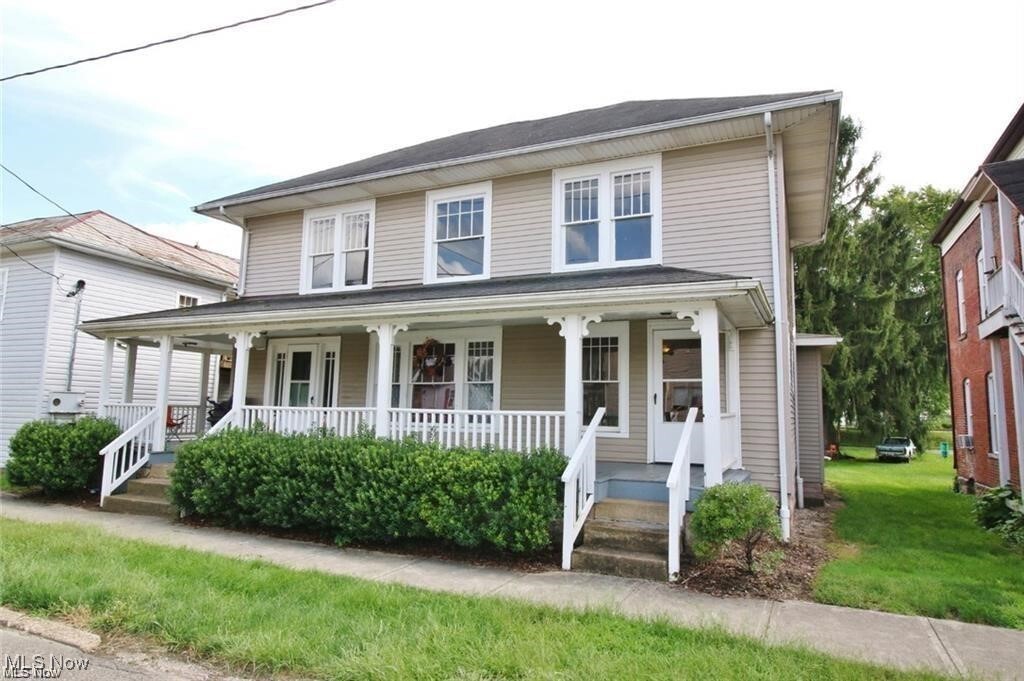 39 W 2nd St in Frazeysburg, OH - Building Photo