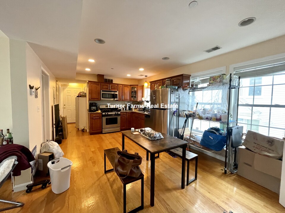 207 Hillside St, Unit 3 in Boston, MA - Building Photo