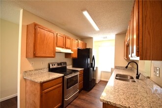 207 SE 16th St in Bentonville, AR - Building Photo - Building Photo