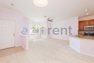 7569 Tamarind Ave in Tampa, FL - Building Photo - Building Photo