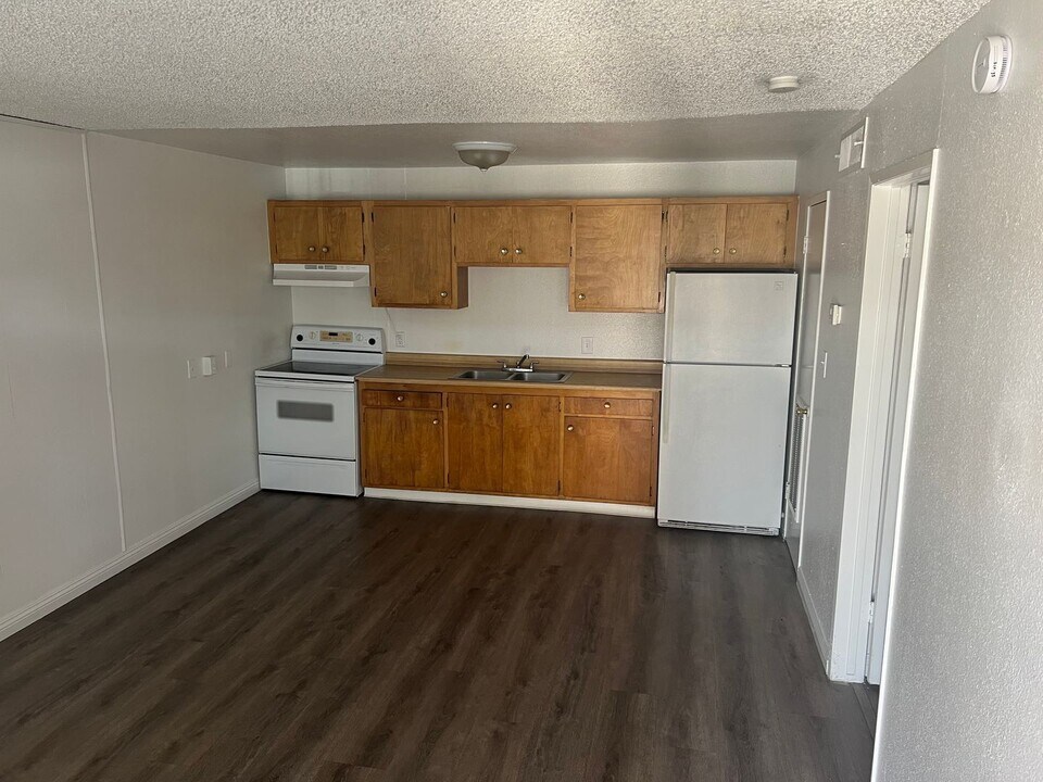 3720 Royal Crest St in Las Vegas, NV - Building Photo
