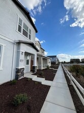 2300 Holcolm Pl in Woodland, CA - Building Photo - Building Photo