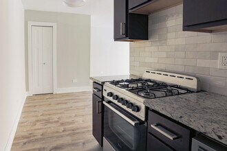 448 W Barry Ave, Unit 132 in Chicago, IL - Building Photo - Building Photo