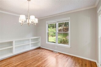 390 Waverly Hall Cir in Roswell, GA - Building Photo - Building Photo