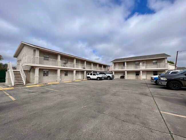 216 E Cherry Ln in Laredo, TX - Foto de edificio - Building Photo
