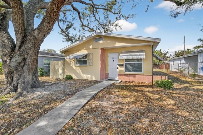 685 71st Ave N in St. Petersburg, FL - Building Photo - Building Photo