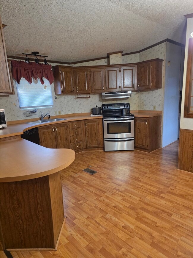 144 Matthews St in Hollister, MO - Building Photo - Building Photo