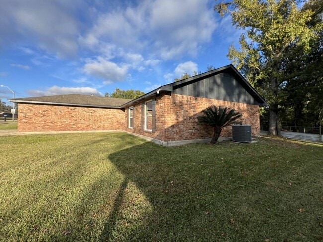 8803 Orleans Dr in Baton Rouge, LA - Building Photo - Building Photo
