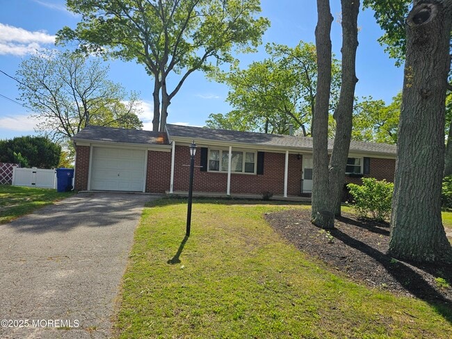 property at 1825 Greenwood Rd