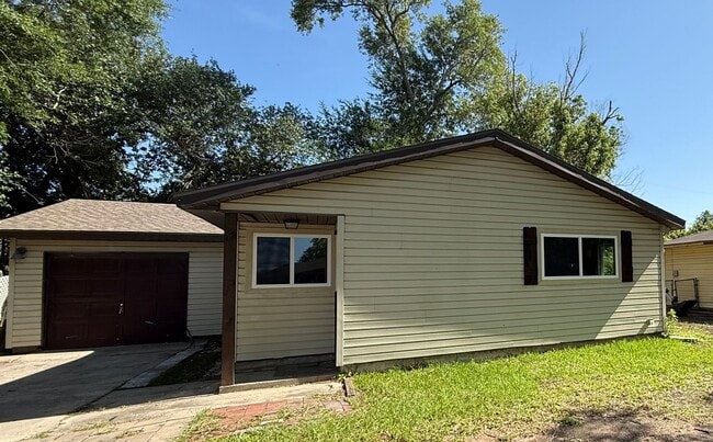 property at 3726 Edgemont Dr