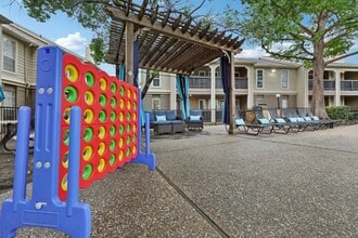 The Willows on Rosemeade in Dallas, TX - Building Photo - Building Photo