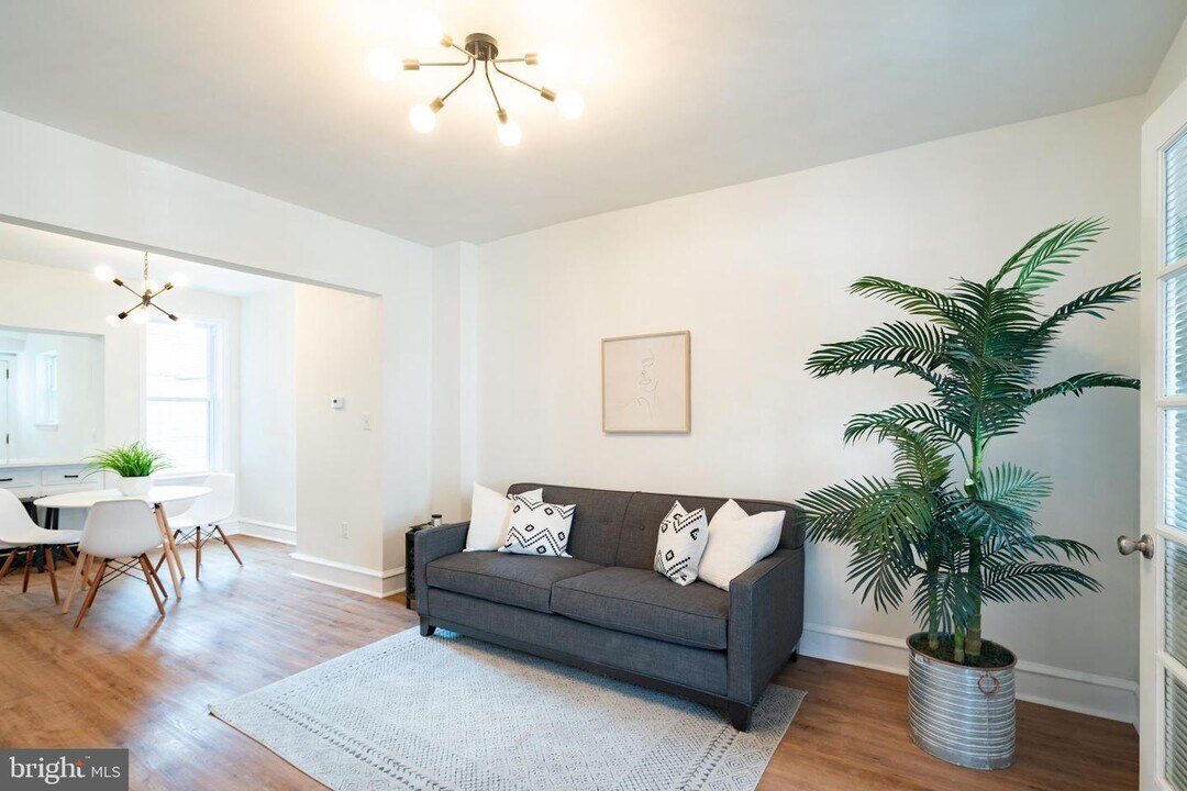 2547 Ann St Photo