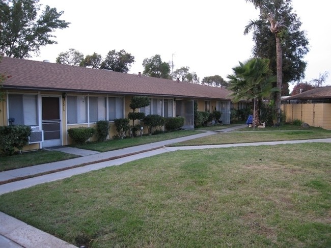 2014 E Indianapolis Ave in Fresno, CA - Foto de edificio - Building Photo