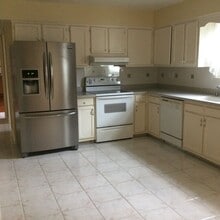 1044 Chatmoss Dr in Virginia Beach, VA - Building Photo - Building Photo