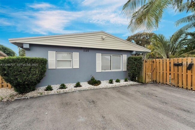 property at 1120 SW 30th St