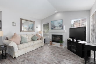 18686 Caminito Cantilena, Unit Beautiful RB Condo for Rent - Fully Furnished in San Diego, CA - Foto de edificio - Building Photo