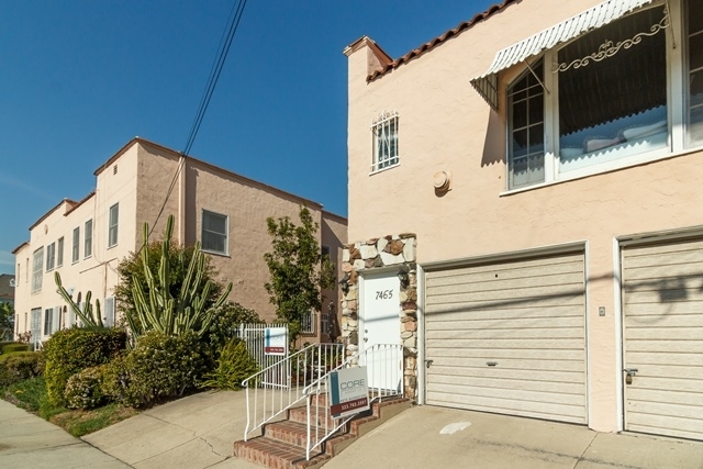 7465 Oakwood Ave in Los Angeles, CA - Building Photo