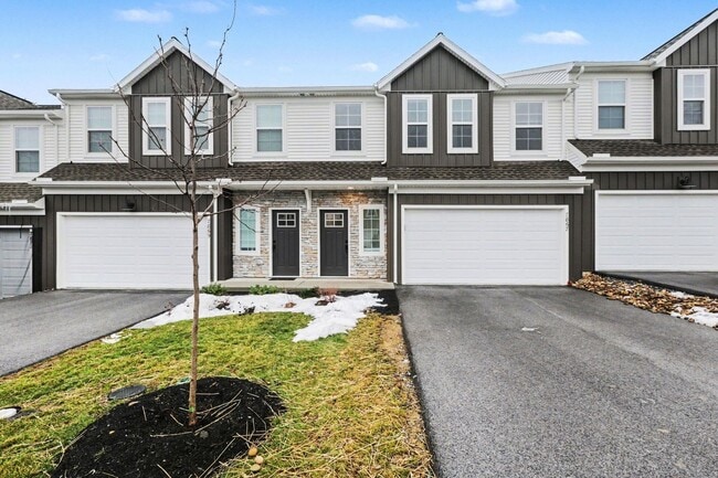 property at 7867 Oakbrook Dr