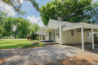 1916 Vanderbilt Cir SW in Huntsville, AL - Building Photo - Building Photo